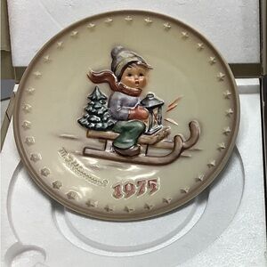 M.J Hummel 5th annual collectors plate 1975 ~No. 268 ~ Goebel~  West Germany.